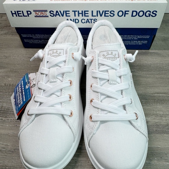 BNIB Bobs Divine White Vegan Sneakers $74.99 in WIDE - Picture 3 of 6
